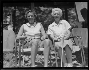 Two women golfers