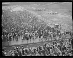 Crowd watches races at Lincoln Downs, Rhode Island