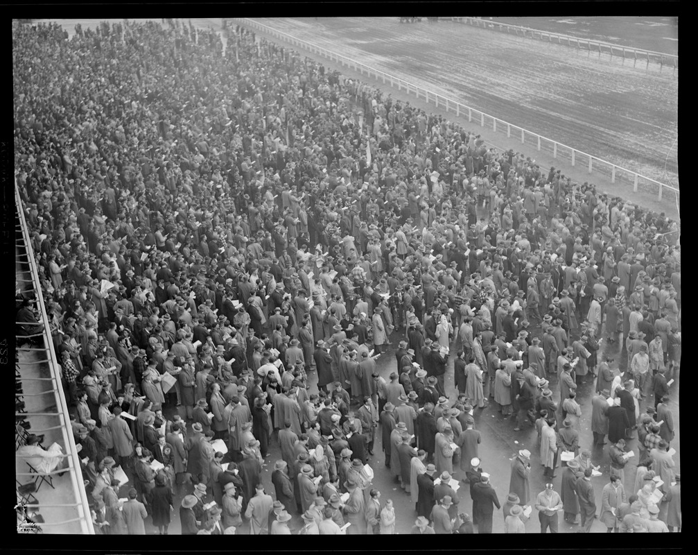 Crowd at Lincoln Downs, Rhode Island
