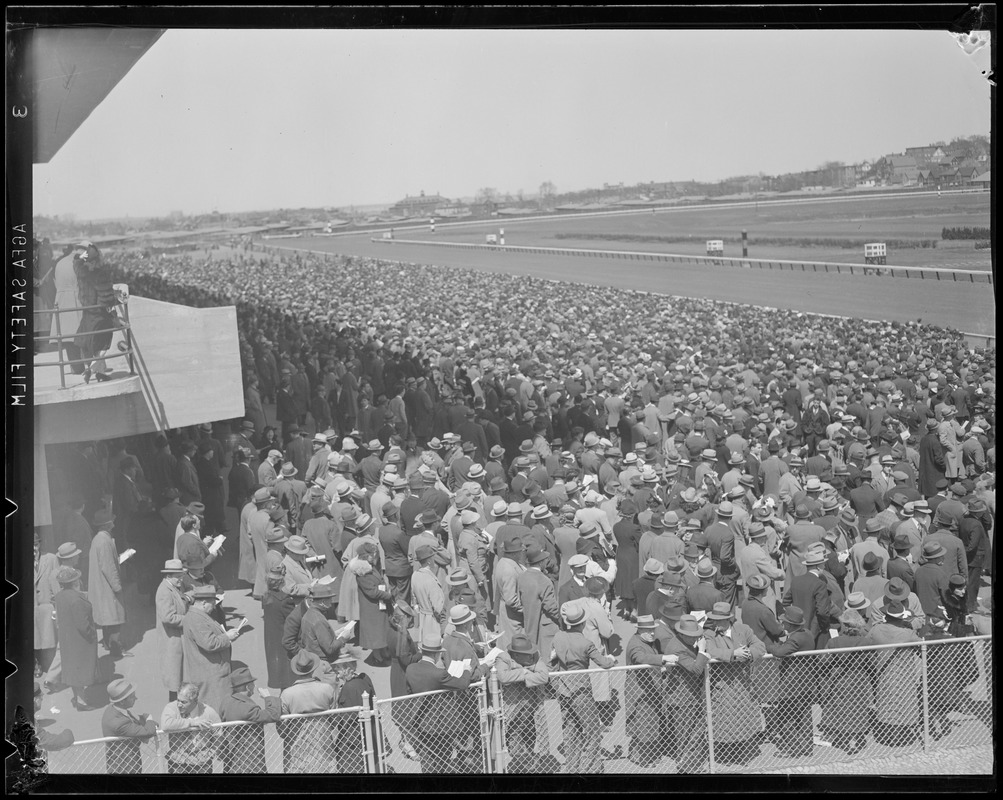 Crowd at Suffolk Downs racetrack