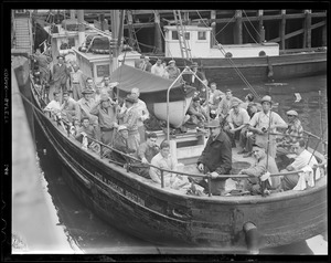 Leslie Jones on fishing trips aboard the SS Lois H. Corkum