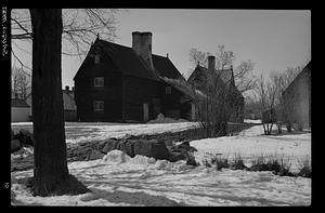 Saugus, house exterior