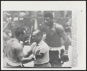 Johansson Disagrees-- Ingemar Johansson argues with Referee Billy Regan tonight after getting to his feet following his sixth round knockout at the hands of heavyweight champion Floyd Patterson at Miami Beach.