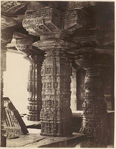 Gadag, pillar