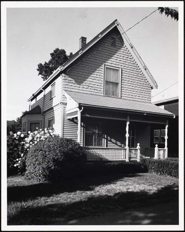 Dwelling, 140 Lowell Street