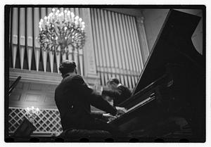 Sanroma Jesus at Boston Pops performance close ups from under the piano