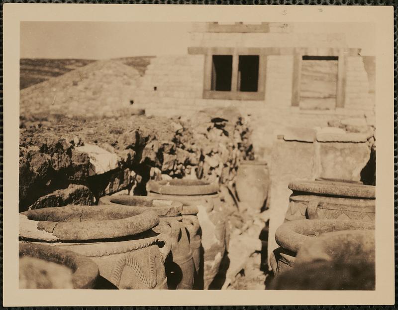 Cnossus - storage jars