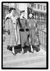 Models posing, Boston State House