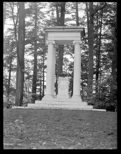 Monument (St. Gaudens?)