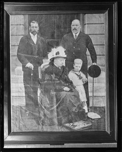 Photo of a framed portrait - family