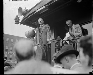 Alf Landon campaigning from train