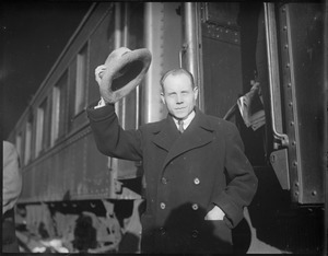 Famous runner Paavo Nurmi disembarks at South Station