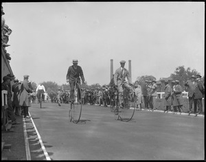 Crowd watches old-fashioned bicycle race