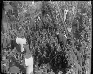 Brave Yankee Division heroes arrive in Boston aboard big troopship