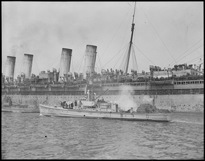 Heroes of the 26th Division arrive in Boston aboard the Agamemnon formerly the German liner Kaiser Wilhelm II