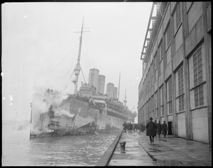 Monster troopship Mt. Vernon lands Yankee Division troops at Commonwealth Pier, South Boston
