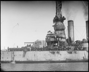 USS New Jersey arrives with the last of the 26th Division, 1,178 troops aboard