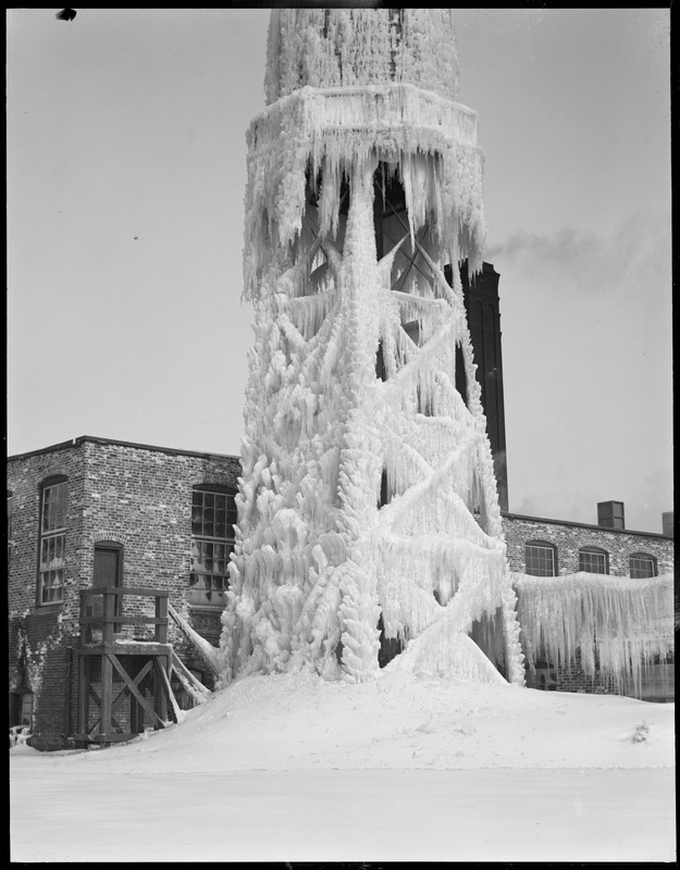 Water tank iced up in Braintree