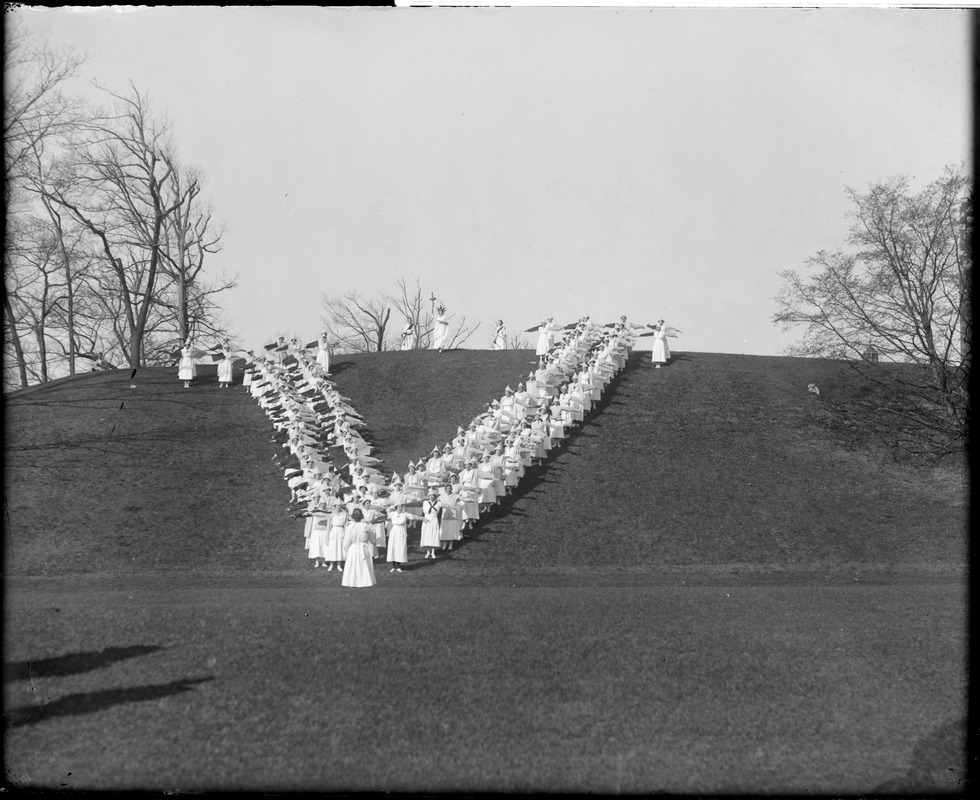 Wellesley girls form "V" for Liberty Lion drive