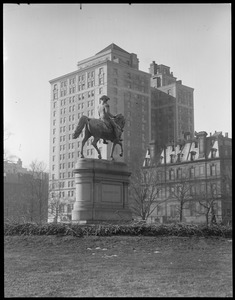 Ritz-Carlton and Washington statue