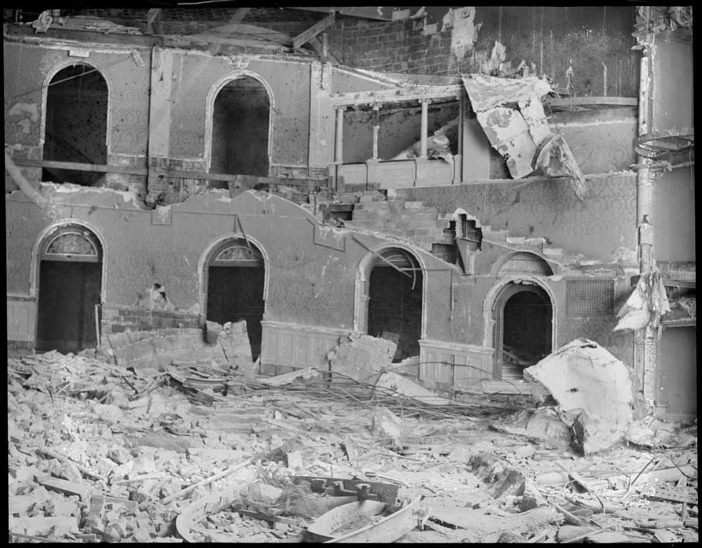 Castle Square Theater being torn down - Digital Commonwealth