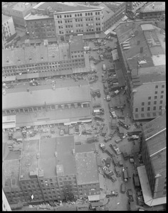 Quincy Market showing Commercial Street