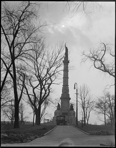 Boston Common - cloud effect of solders and sailors monument