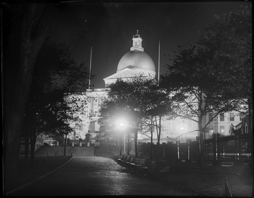 Mass State House lighted up to celebrate Jubilee