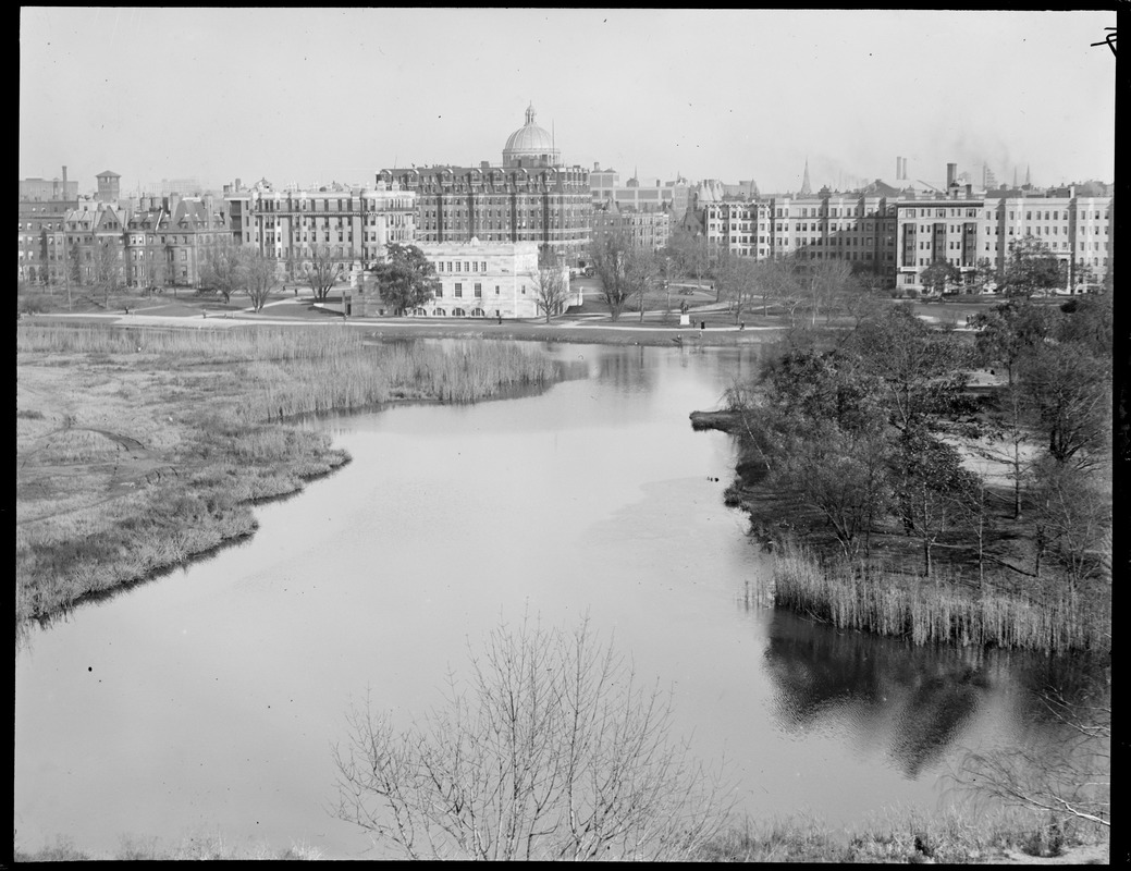 Fenway looking toward the Christian Science Church