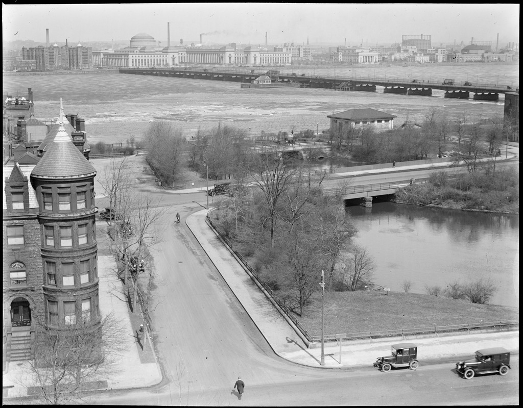Beginning of the Fens at Charles River, near Kenmore Square