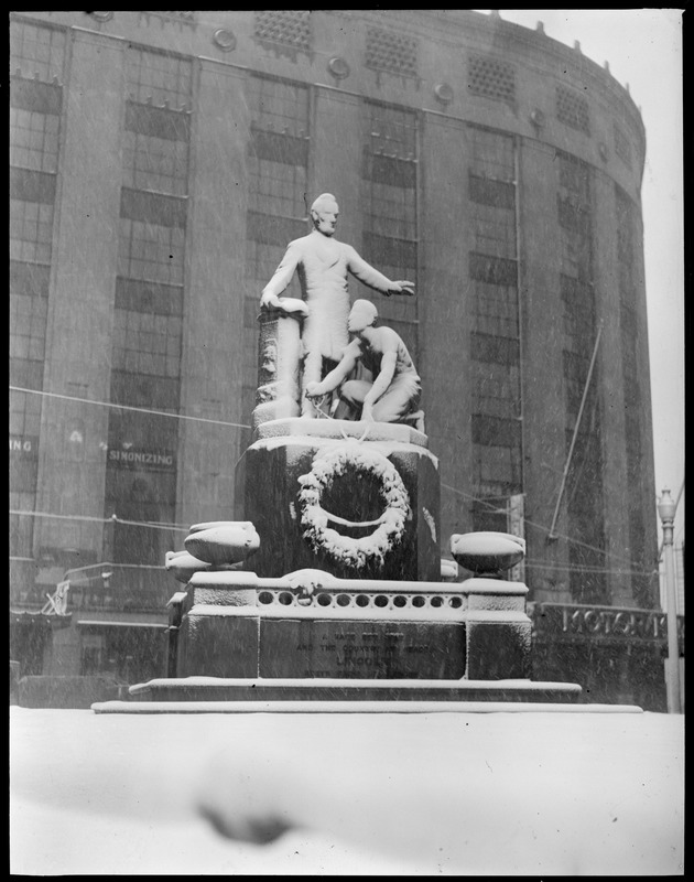 Lincoln statue, Park Square, in the snow