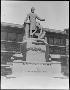 Lincoln statue: snow-covered - Park Square