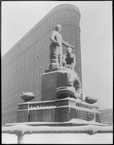 Lincoln's statue: covered in snow - Park Square