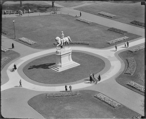 Oblique of Washington statue in Public Garden