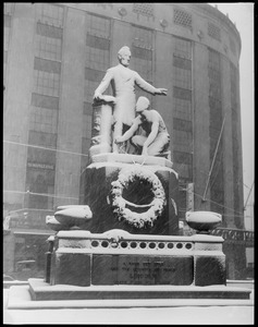 Lincoln statue: snow-covered