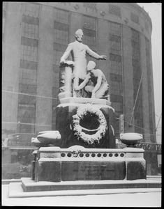Lincoln statue, Park Square, in the snow
