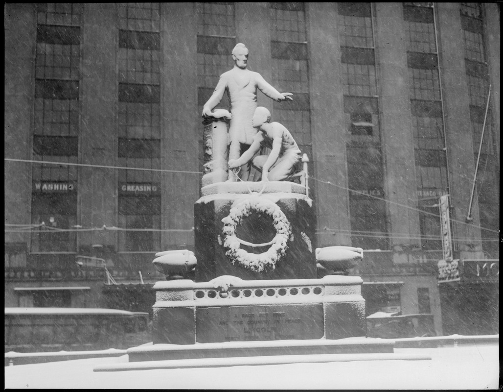 Lincoln statue, Park Square, in snow