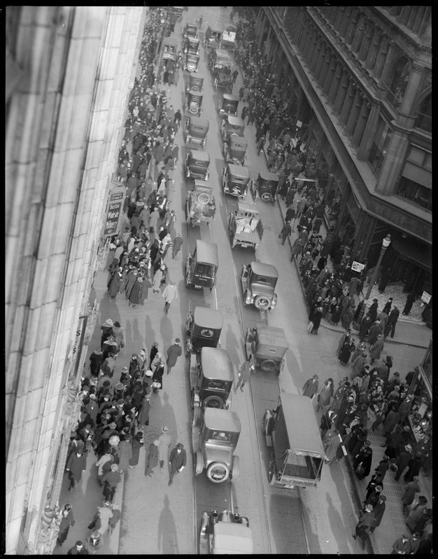 Washington St.: crowd at Temple Place, people & cars