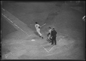 Ted Williams batting against the Cleveland Indians