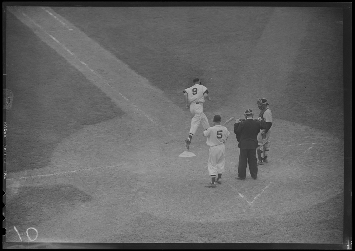 Ted Williams scoring at Fenway