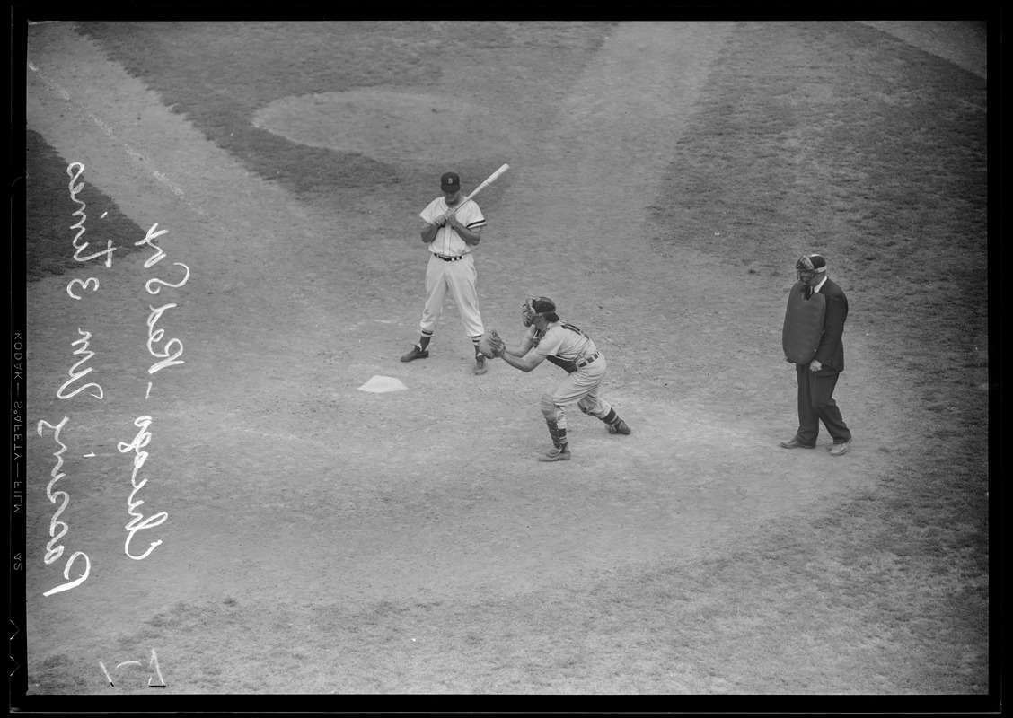 Ted Williams put on base 3 times vs. Chicago