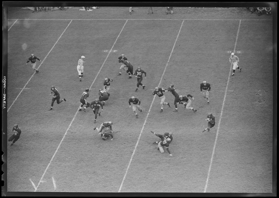 No. 14 carries ball for Harvard, Army vs. Harvard