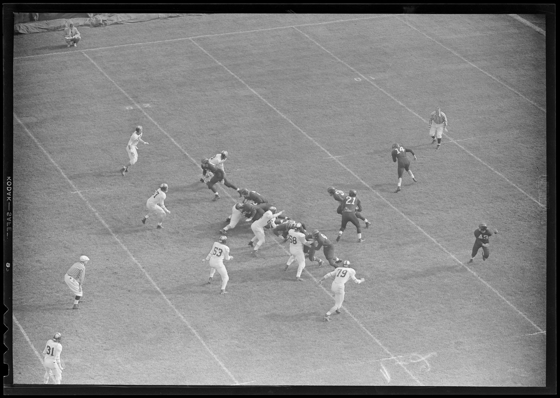 No. 21 for Harvard gets ready to pass, Cornell 33 - Harvard 14