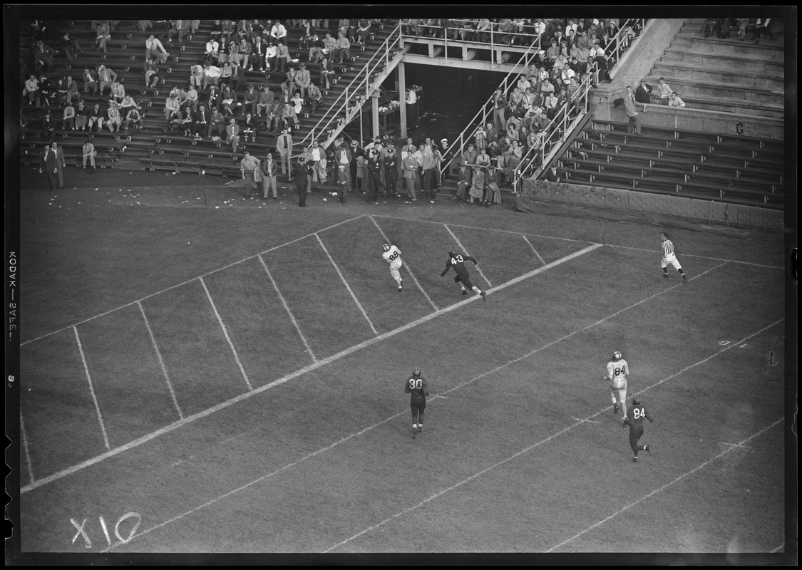 No. 88 for Cornell catches pass for touchdown, Cornell 33 - Harvard 14