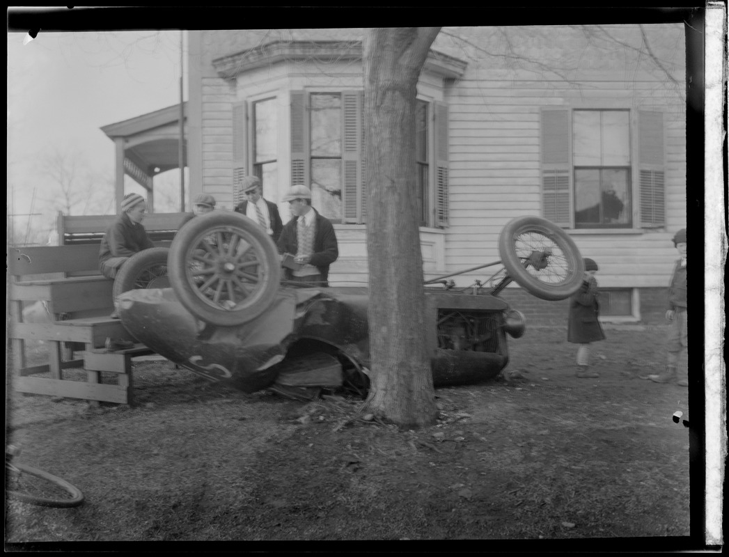 Auto wreck - Edward L. Gill 18 of Peabody, killed, Summit ST. Harold Putnam escaped injury cut down racer