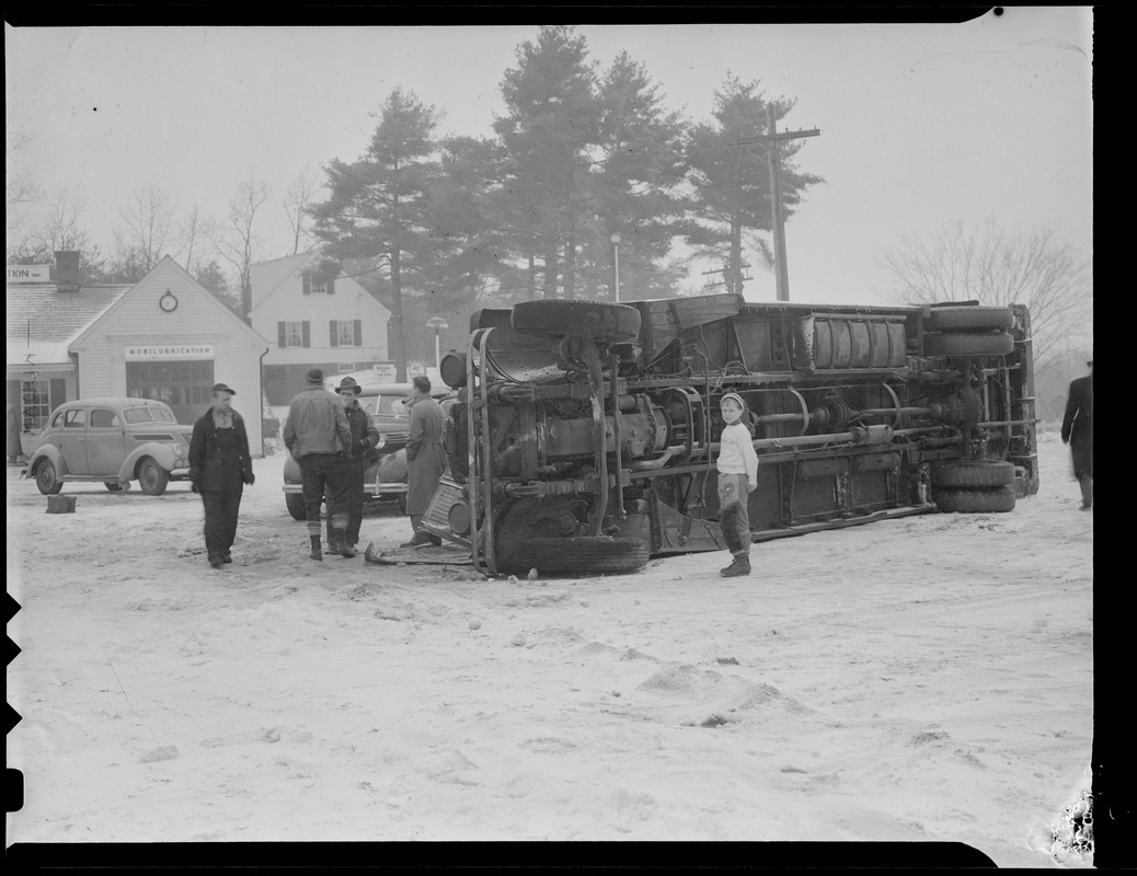 38 hurt in bus accident in Concord, 36 Everett WPA workers on bus.