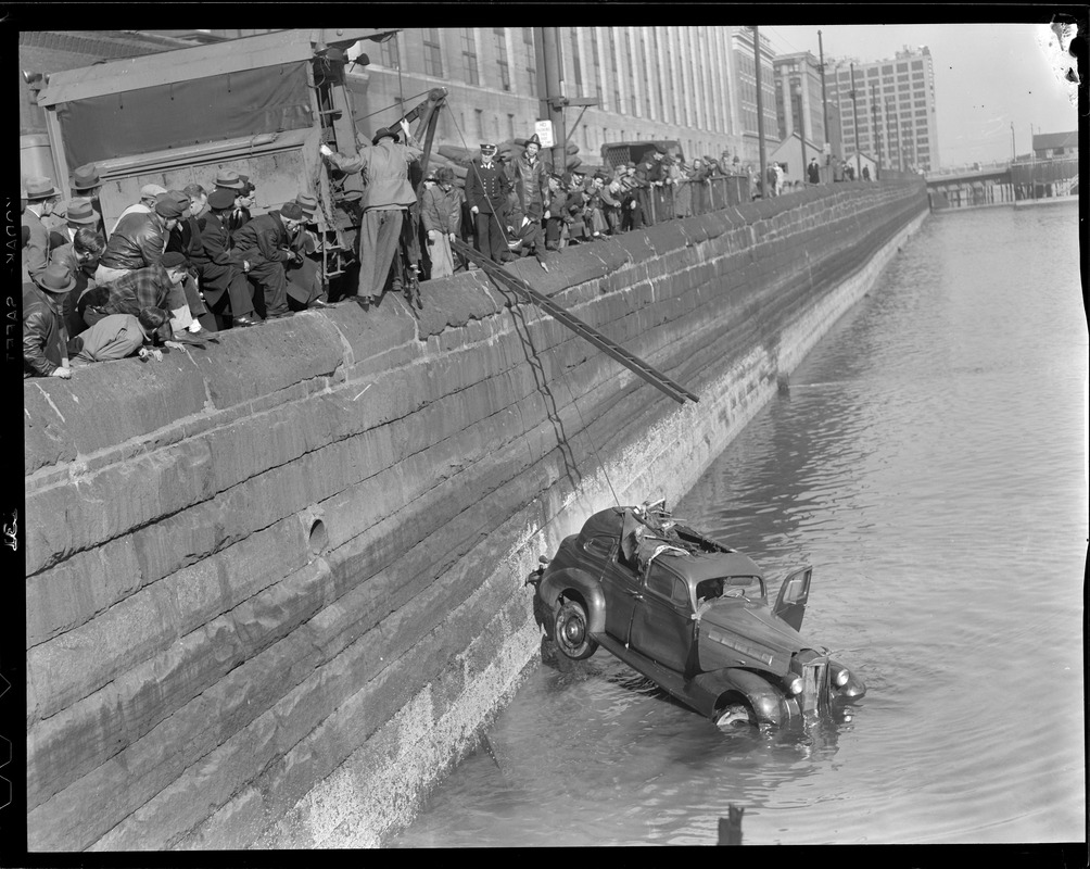 Auto plunges into Fort Point Channel