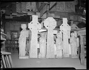 Shop selling old sculptures