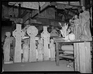 Shop selling old sculptures