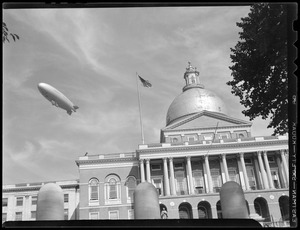 U.S. Navy zeppelin TC-14 over State House